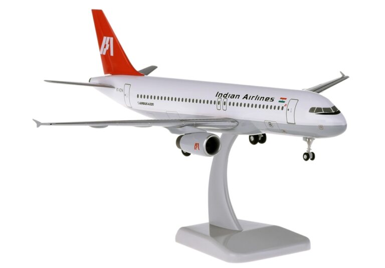 Indian Airlines Airbus A320 Reg VT-EYH 1/200 Scale Hard Plastic Aircraft model Hogan 11083GR