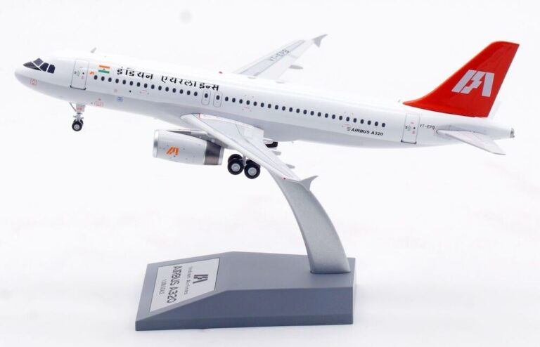 Indian Airlines Airbus A320-231 with stand Reg VT-EPB Heavy Diecast Metal Aircraft Model IF320AI0923