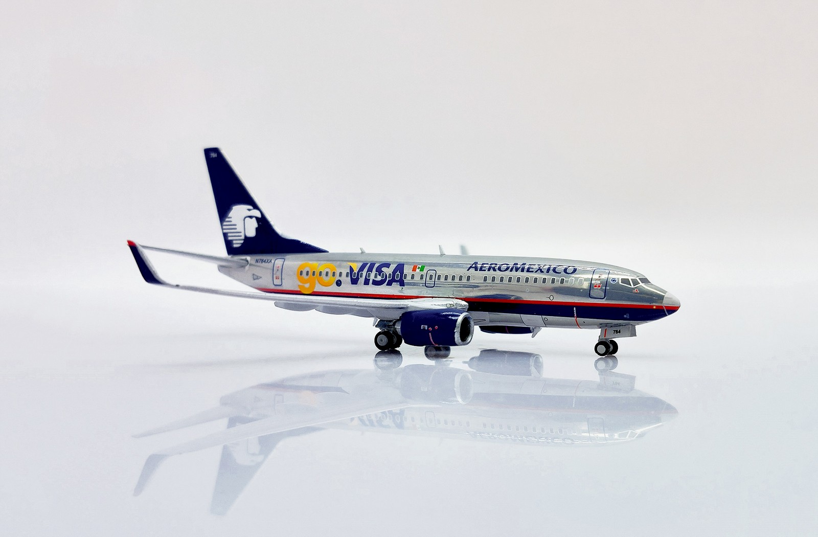 Aeromexico Boeing 737-700 GO VISA Polished Reg N784XA 1/400 Scale Diecast Metal Aircraft Model Jcwings XX40028 - Image 4