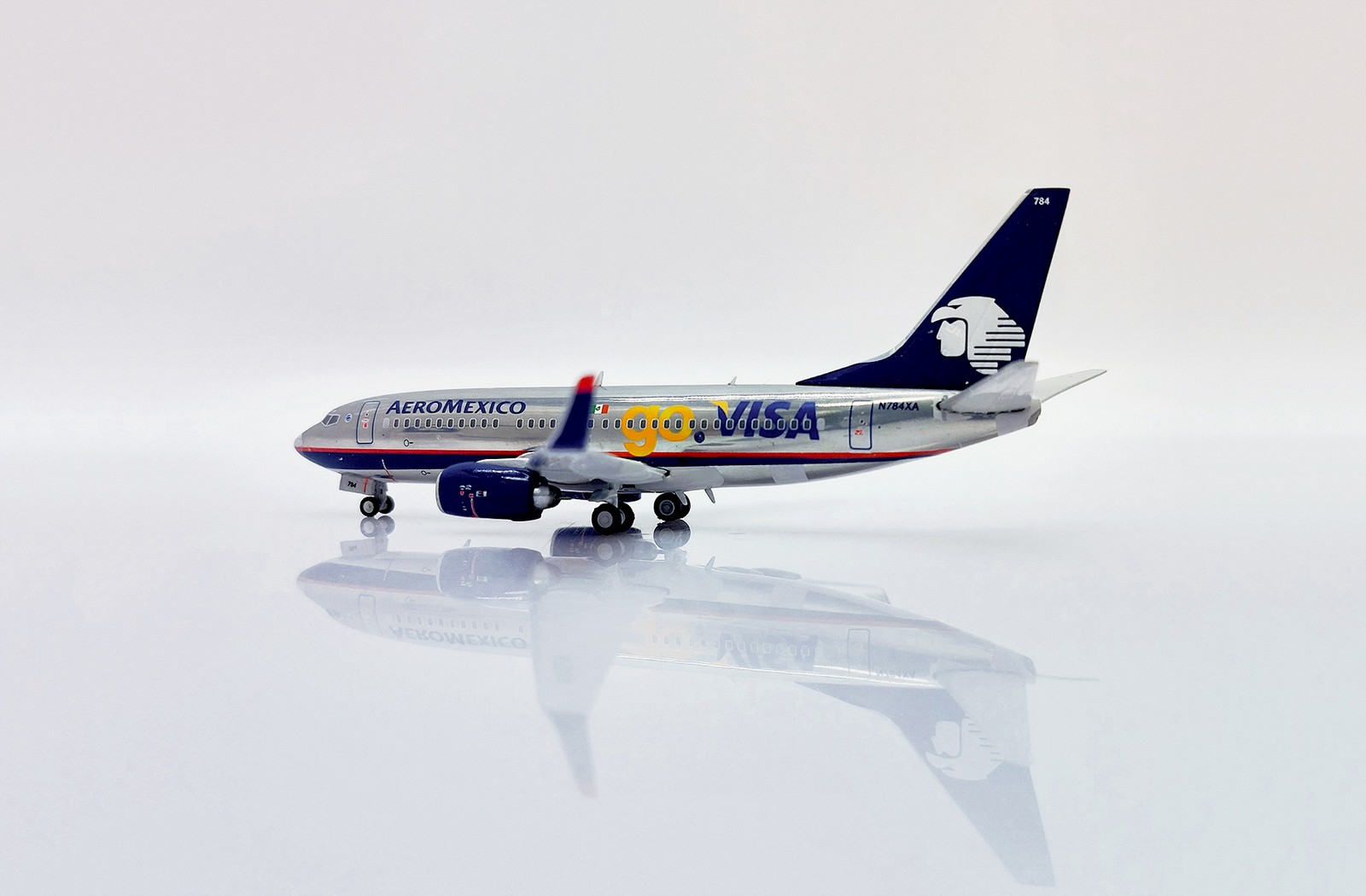 Aeromexico Boeing 737-700 GO VISA Polished Reg N784XA 1/400 Scale Diecast Metal Aircraft Model Jcwings XX40028 - Image 5