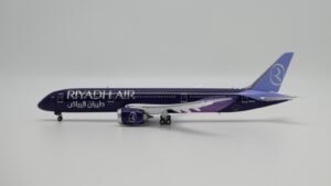 Riyadh Air Boeing 787-9 Dreamliner "Flaps Down" Reg N8572C 1.400 Scale Diecast Metal Aircraft Model Jcwings XX40184A