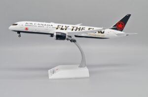 Air Canada New Colors Boeing 787-9 Dreamliner Fly the Flag Special Livery Reg C-FVLQ 1.200 Scale Diecast Metal Aircraft Model Jcwings EW2789010A