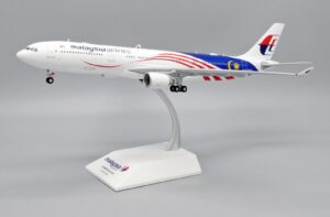 Malaysia Airlines Airbus A330-300 With Stand Reg 9M-MTJ Heavy Diecast Metal Aircraft Model Inflight200/Retromodels XX20085