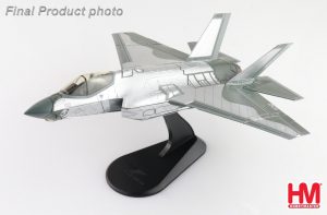 US Navy F-35C Mirror Coating August 2022 Reg XE-100/168733 Diecast Metal Aircraft Model 1.72 Scale Hobbymaster HA6210