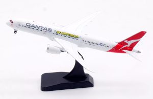 Qantas Boeing 787-9 Dreamliner "Go Australia" with detachable gear Reg VH-ZNH 1.400 Scale Diecast Metal Aircraft Model Aviation400 AV4259