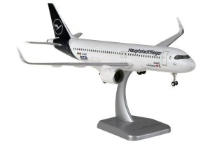 Lufthansa Airbus A320neo "Hauptstadtflieger" Special Colors Reg D-AINZ 1/200 Scale Hard Plastic Aircraft model Hogan DLH019
