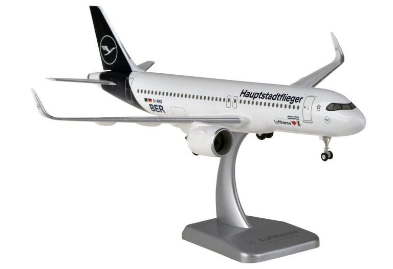 Lufthansa Airbus A320neo "Hauptstadtflieger" Special Colors Reg D-AINZ 1/200 Scale Hard Plastic Aircraft model Hogan DLH019