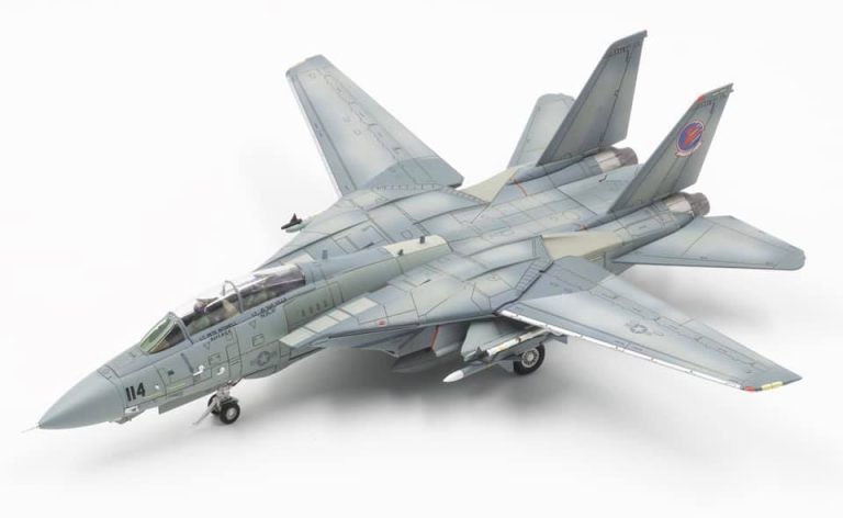 Grumman F-14A Tomcat Diecast Model USN, #114, Maverick and Merlin, Top Gun, 1986 Diecast Aircraft Model 1.72 Scale CalibreWings CA72TP04