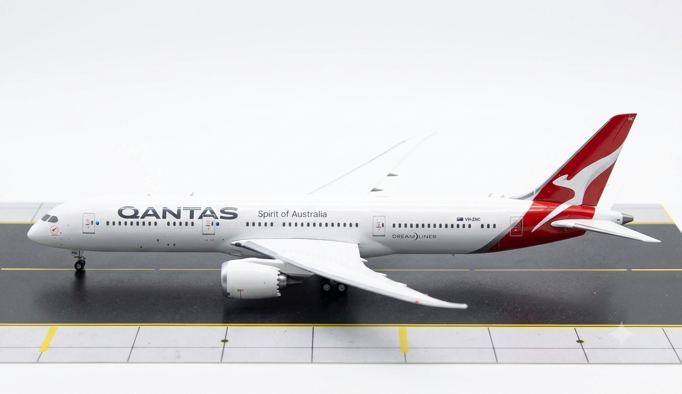 Qantas Airways Boeing 787-9 Dreamliner Quokka Special Colors Reg VH-ZNC with stand 1/200 Scale Diecast Metal Aircraft Model Phoenix 02007 - Image 2
