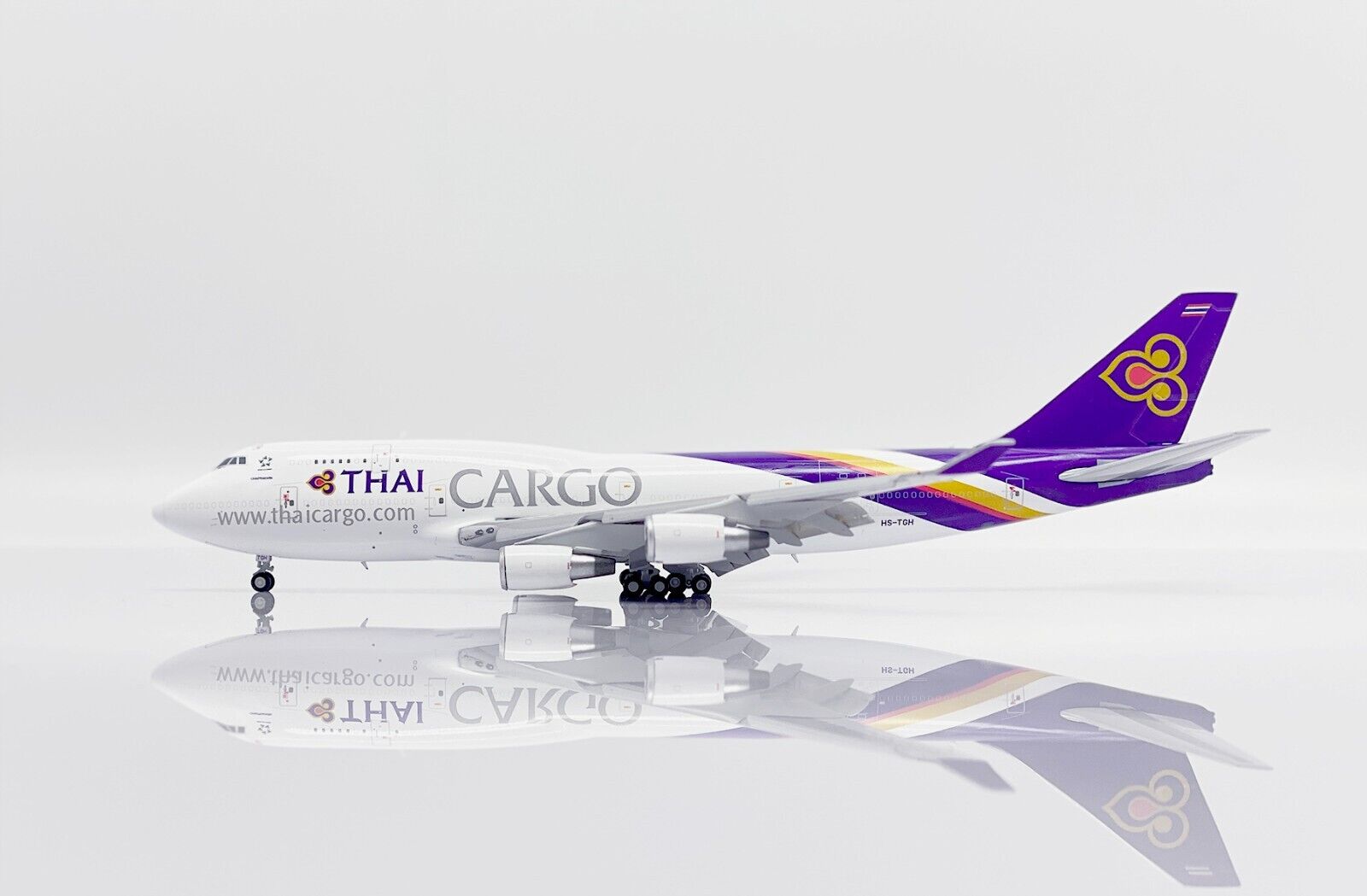Thai Airways Boeing 747-400 Cargo "Flaps Down Version" Reg HS-TGH 1/400 Scale Diecast Aircraft Model Jcwings XX40016A - Image 8
