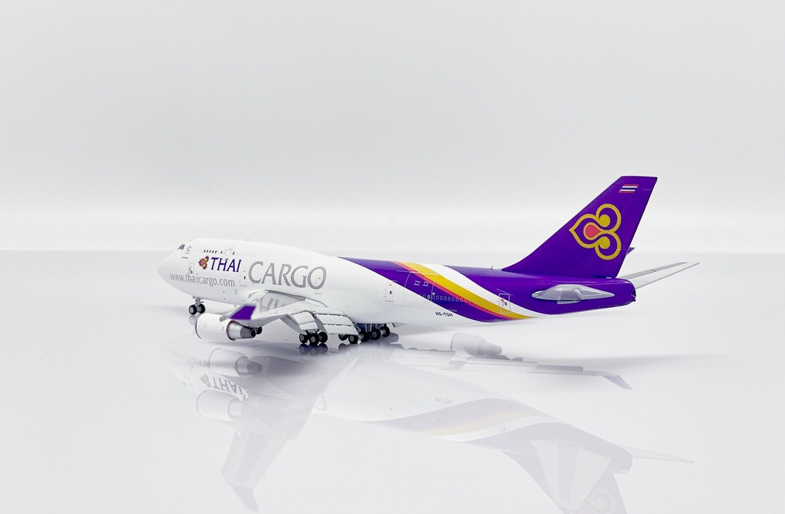 Thai Airways Boeing 747-400 Cargo "Flaps Down Version" Reg HS-TGH 1/400 Scale Diecast Aircraft Model Jcwings XX40016A - Image 6