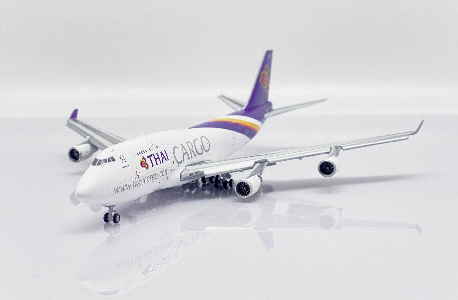 Thai Airways Boeing 747-400 Cargo "Flaps Down Version" Reg HS-TGH 1/400 Scale Diecast Aircraft Model Jcwings XX40016A - Image 5