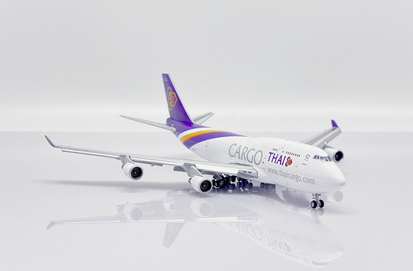 Thai Airways Boeing 747-400 Cargo "Flaps Down Version" Reg HS-TGH 1/400 Scale Diecast Aircraft Model Jcwings XX40016A - Image 4