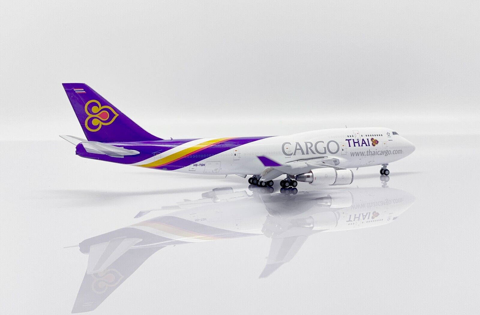 Thai Airways Boeing 747-400 Cargo "Flaps Down Version" Reg HS-TGH 1/400 Scale Diecast Aircraft Model Jcwings XX40016A - Image 2