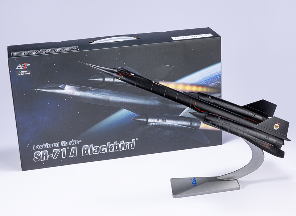 Lockheed SR-71A Blackbird USAF Reg 61-17980 Diecast Aircraft Model 1.72 Scale Airforce1 AF1-0088E - Image 2